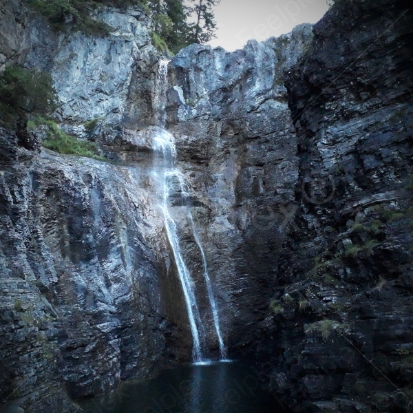 Großer Wasserfall im Tal der Stuibenfälle
