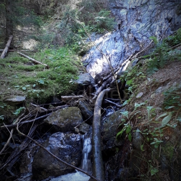 Wasserbach am Alpiner Wanderweg