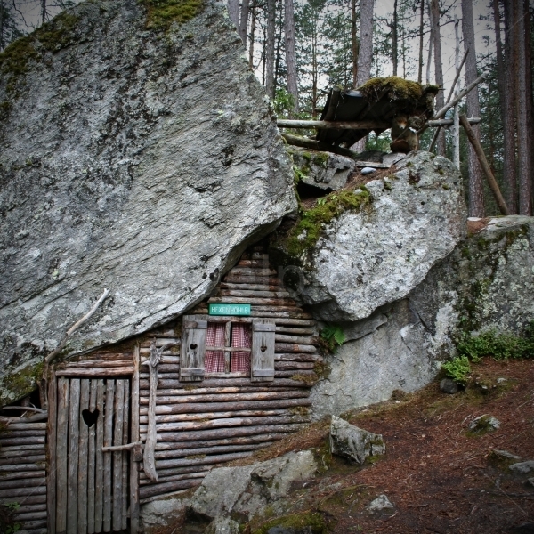 Hexenhöhle im Märchenwald