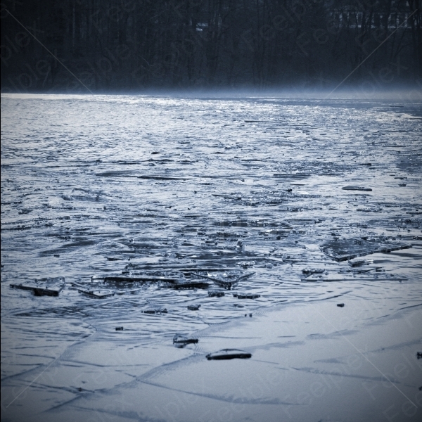 Treibende Eisschollen