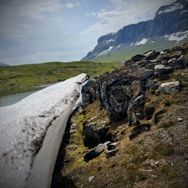 Schritte auf schmelzendem Schnee