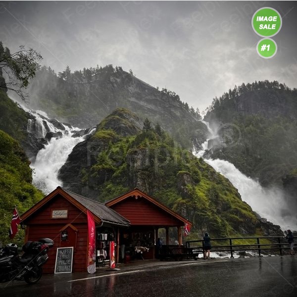 Der tosende Zwillingswasserfall von Odda