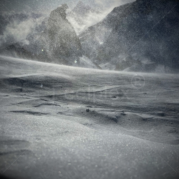 Knirschender Schnee auf dem Gipfel