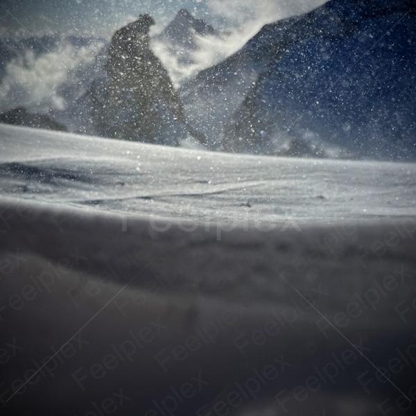 Knirschender Schnee auf dem Gipfel