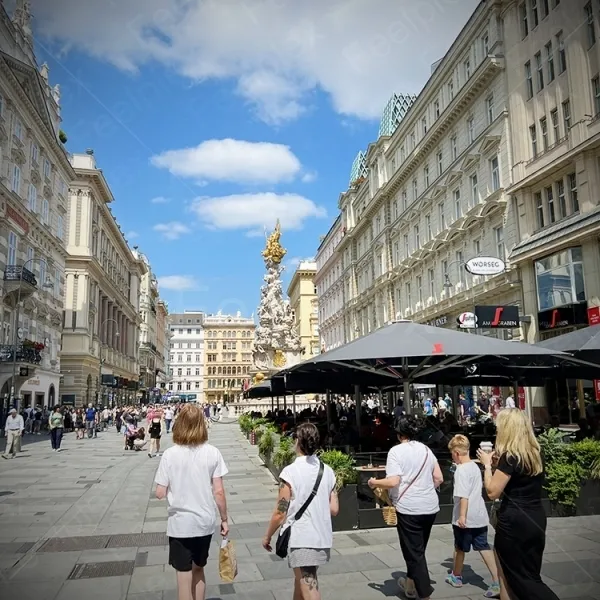 Stadtmoment Wien: Mittagsklänge am Leopoldsbrunnen