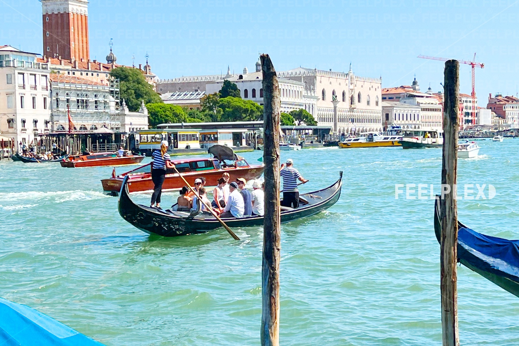Vorbeiziehende Boote an Santa Maria della Salute