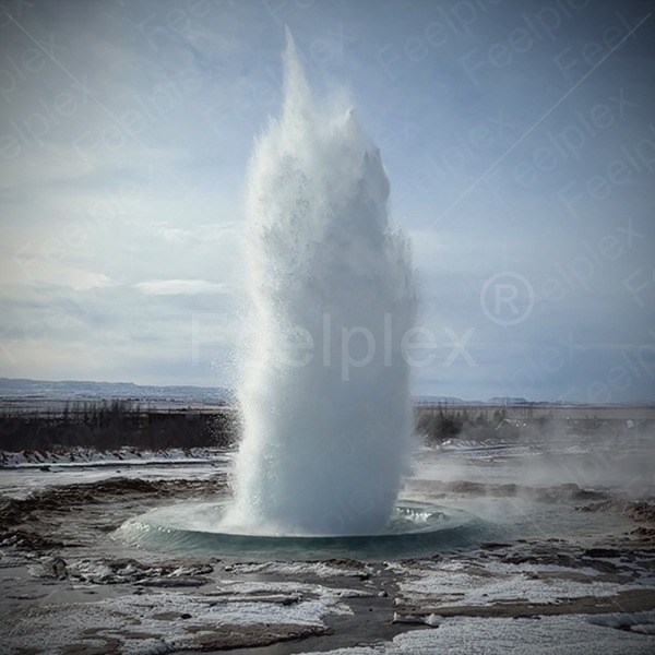 Eruptionen des Strokkur Geysirs in Island